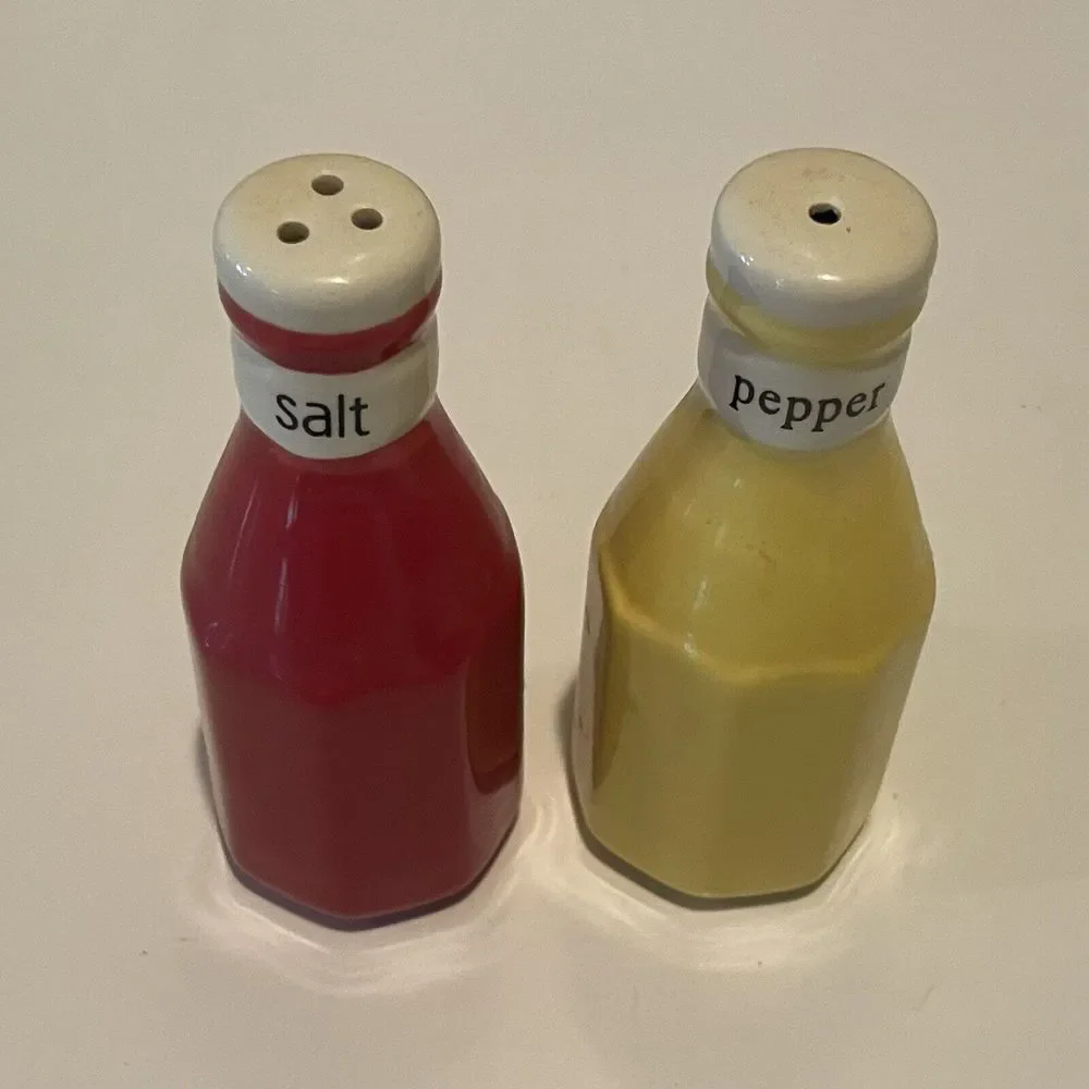 Ketchup Mustard Bottle Salt and Pepper‎ Shakers w Stoppers Kitschy Retro EUC